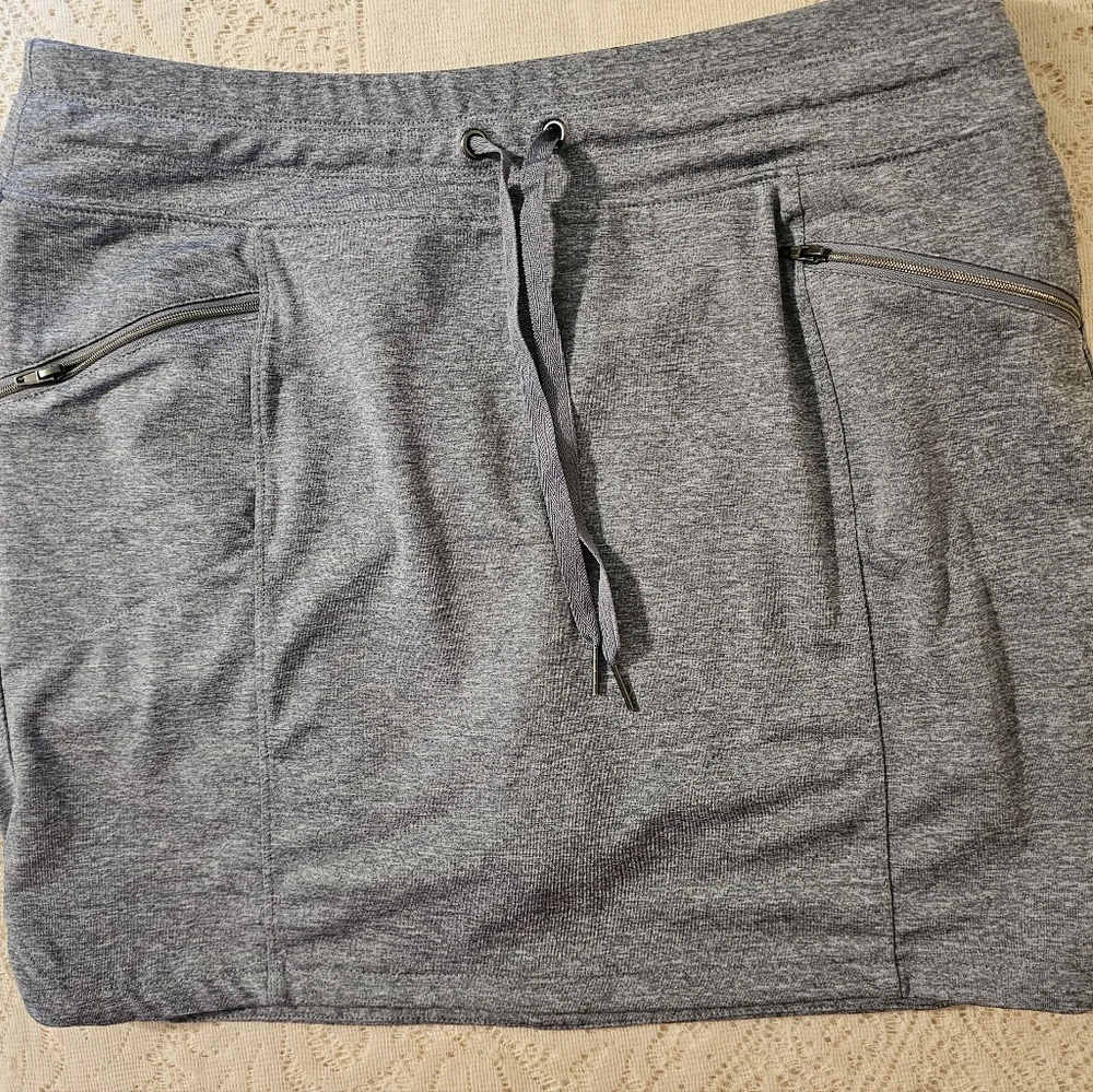 Tangerine Dark Gray Skorts with Handy Pockets Sz. L